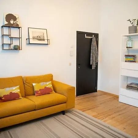 Cozy In Antwerp- Shuttle To Tomorrowland Possible *